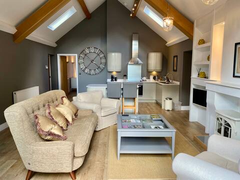 Quiet luxury barn near RHS Wisley/Ripley