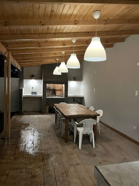 CASA HERMOSA EN LA MEJOR ZONA PARQUE . DISFRUTALA!