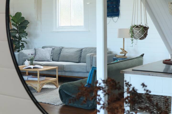 Ocean Views! Beautifully Renovated Cottage W/ Loft - Appin