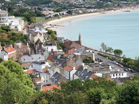 St Aubin. 3 private rooms,  St Aubin, Jersey.