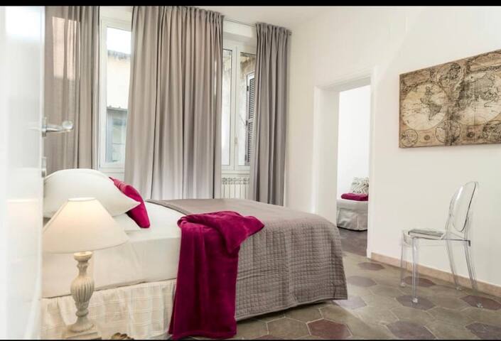 Downtown Blossom with terrace close to Navona Sq gallery image 2