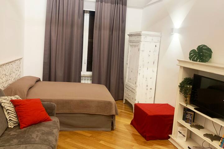 Downtown Blossom with terrace close to Navona Sq gallery image 4