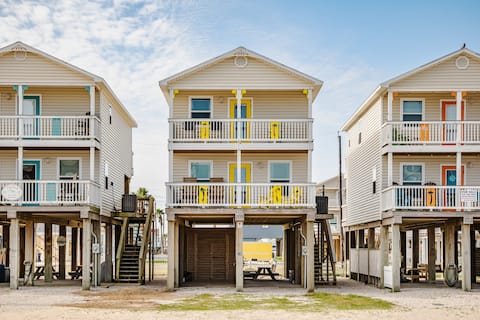 Popular Airbnb listing: DayDreamBeliever Beach House -3 Bedrm in Surfside Beach