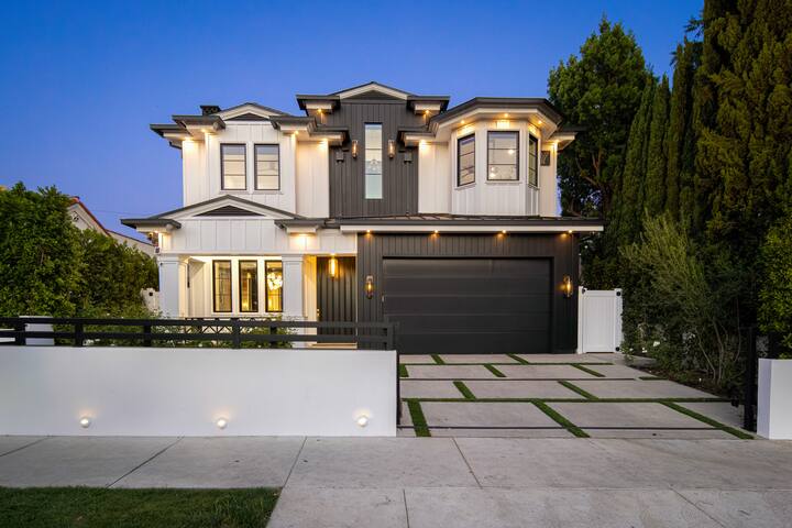 Gardner: Urban Oasis Villa w/ Theater, Pool & Spa gallery image 2