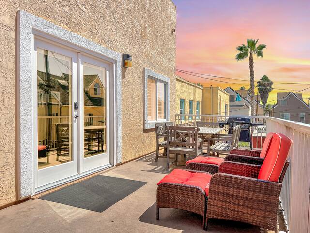 Huge 6/Bed 6/Bath Steps From the Beach gallery image 4