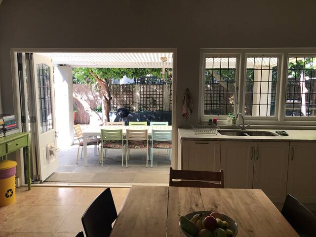 Family home in Newlands with solar power and pool gallery image 4