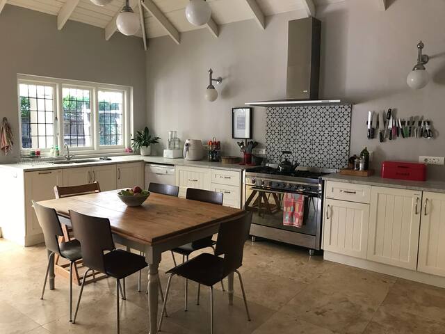 Family home in Newlands with solar power and pool gallery image 3