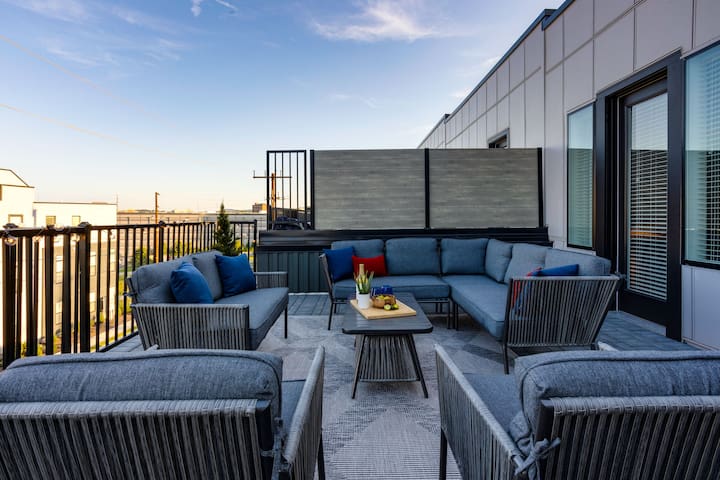 Skyline Oasis | Rooftop Deck | Near Downtown