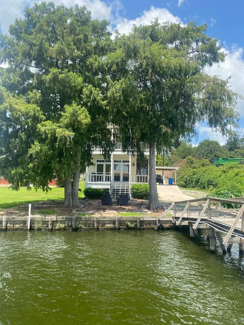 Honey Hole Lakefront w Amazing Views