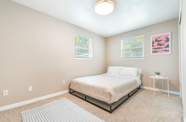 חדר שינה 3 עם מיטת קווין סייז אחת