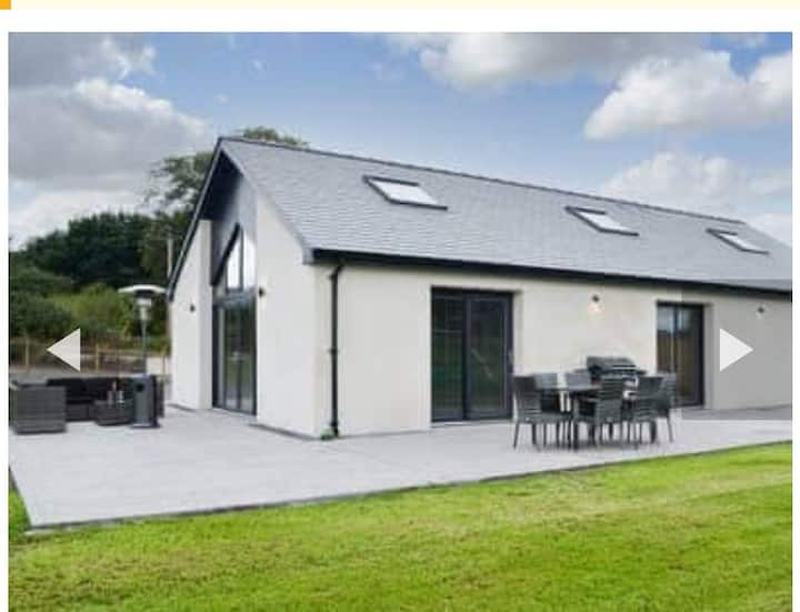 Family and dog  friendly stunning barn conversion.