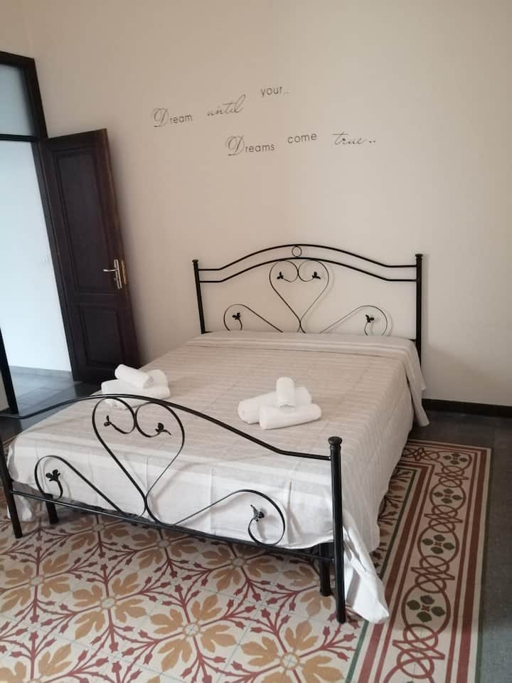 Camera Matrimoniale Con Bagno Privato. - Palermo