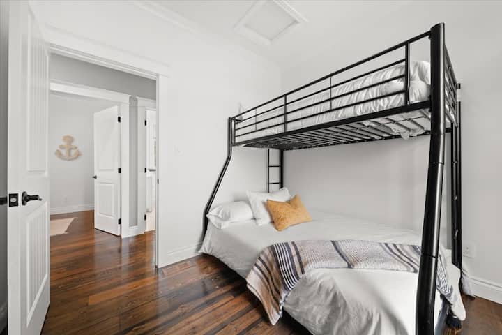 Spálňa 4 (dvojposteľ pod/dvojlôžková izba vyššie)