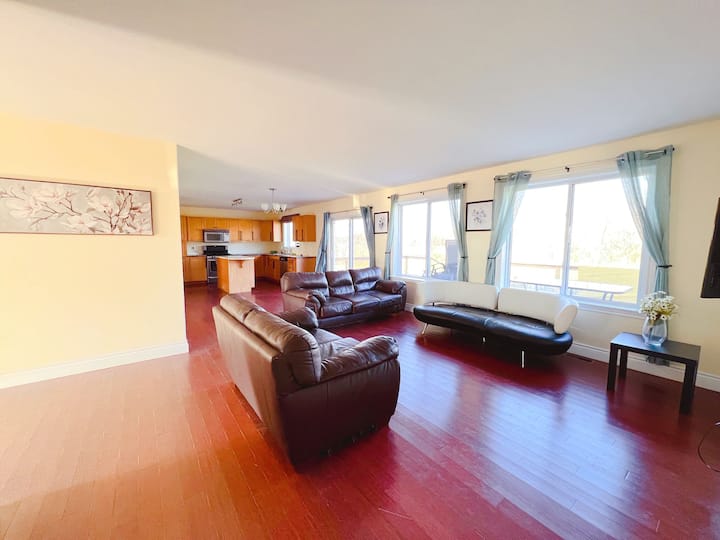 2 Bedroom With Free Parking-upto 10 Parking Space - Napanee