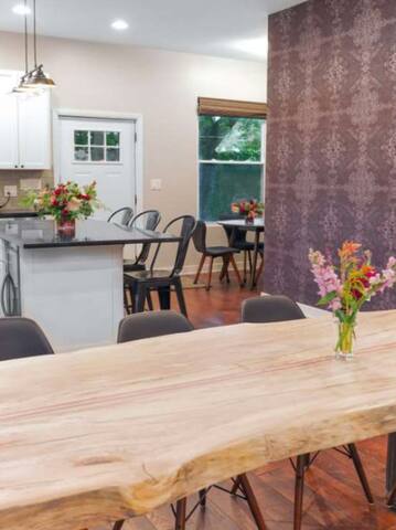 4BR/2.5 Bath in Logan Square gallery image 3