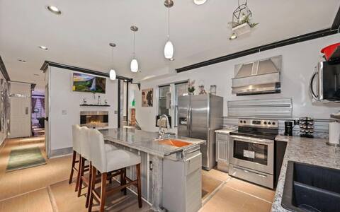 Stylish 4 bedroom home near Philadelphia