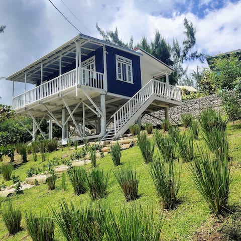 High Seas | Cozy Rustic Cottage in Cattlewash
