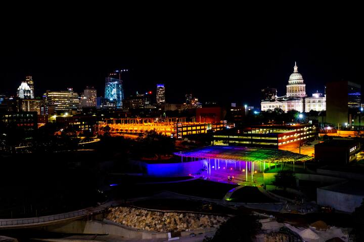 Modern Luxe Downtown Oasis, Steps2Moody&6thSt&UT gallery image 3