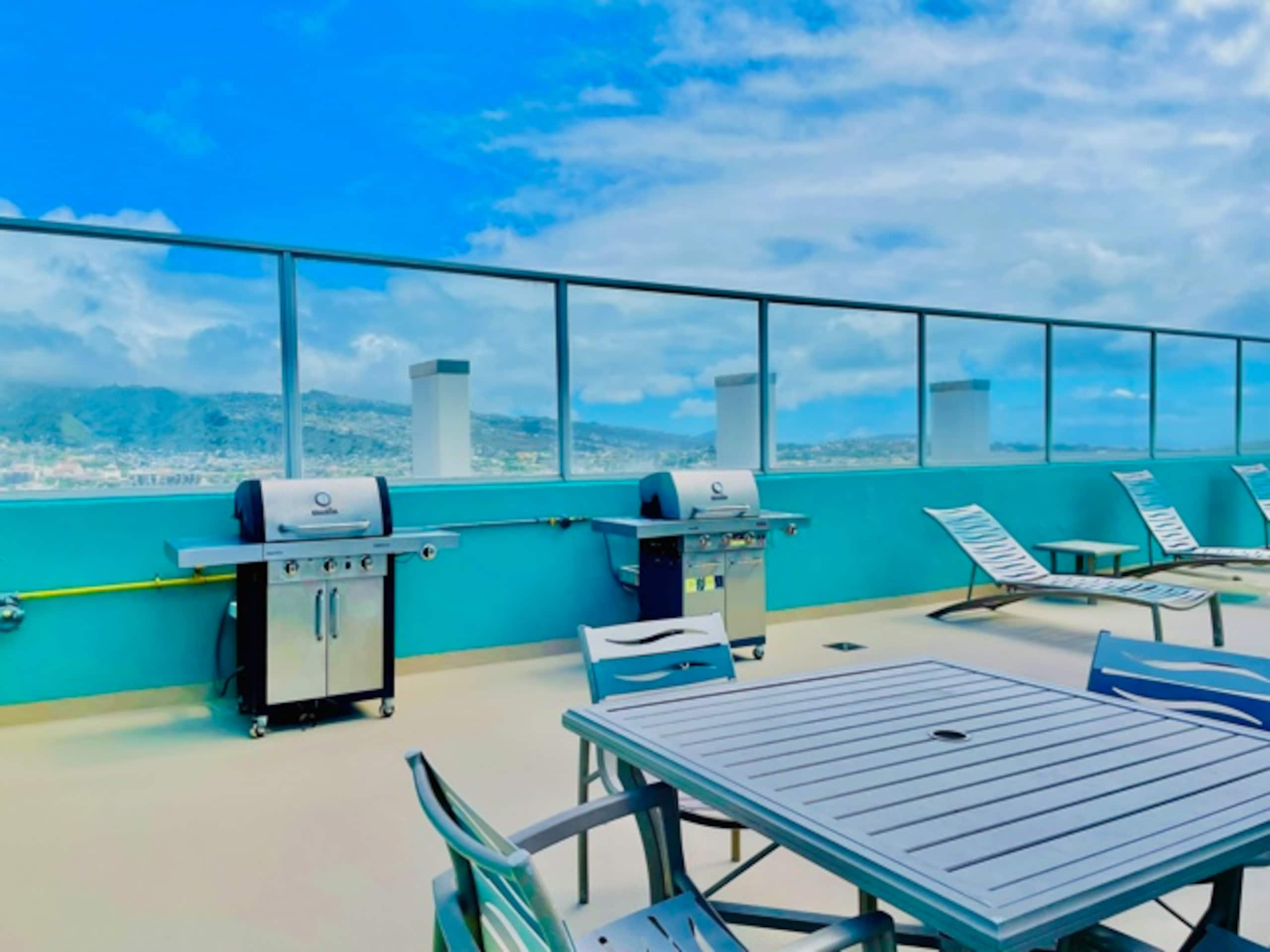 Condo in Honolulu · ★4.75 · 1 bedroom · 2 beds · 1 private bath - Image 10