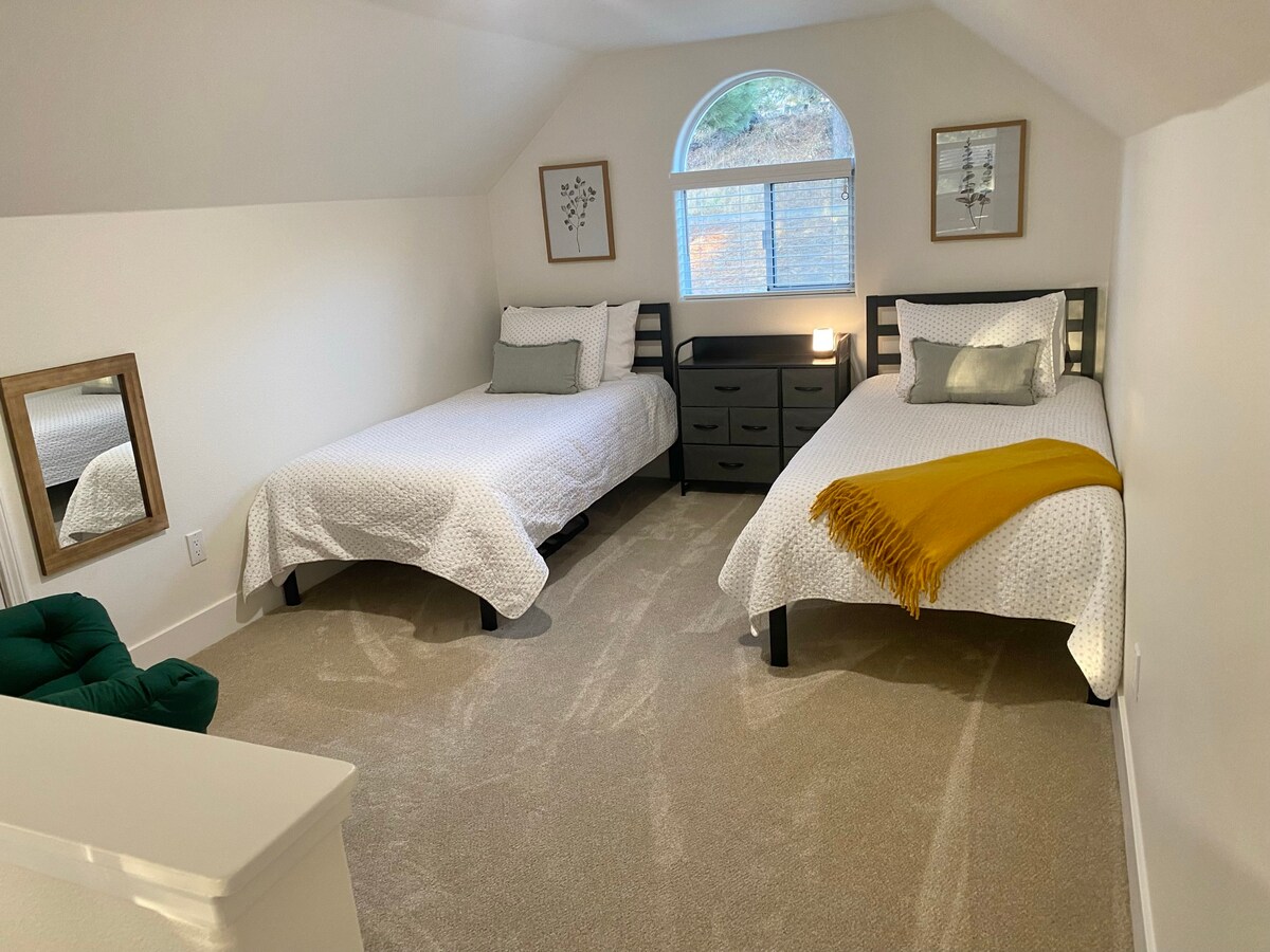 Las excelentes camas individuales de espuma viscoelástica son ideales para los niños u otros huéspedes.