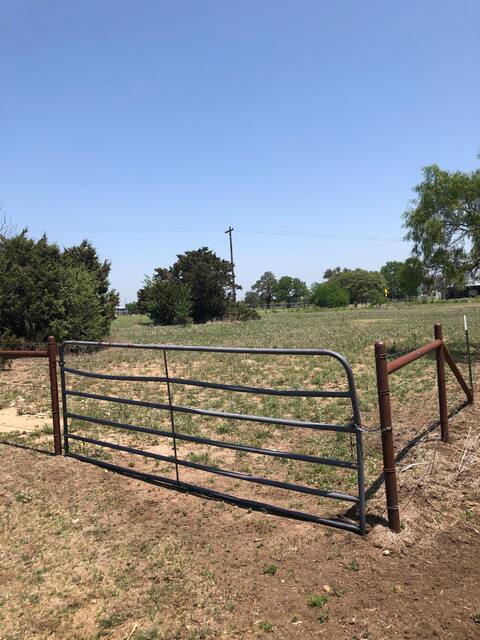 Livestock & dog friendly studio on the ranch!