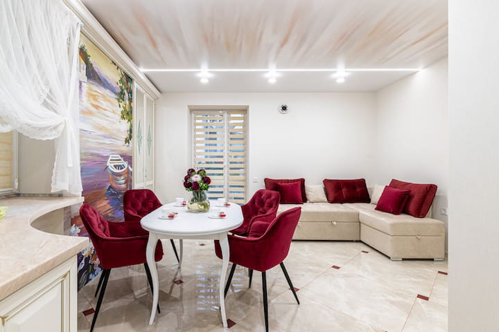2bedroom Apartment Bank With Fireplace On Rynok Sq - Lviv