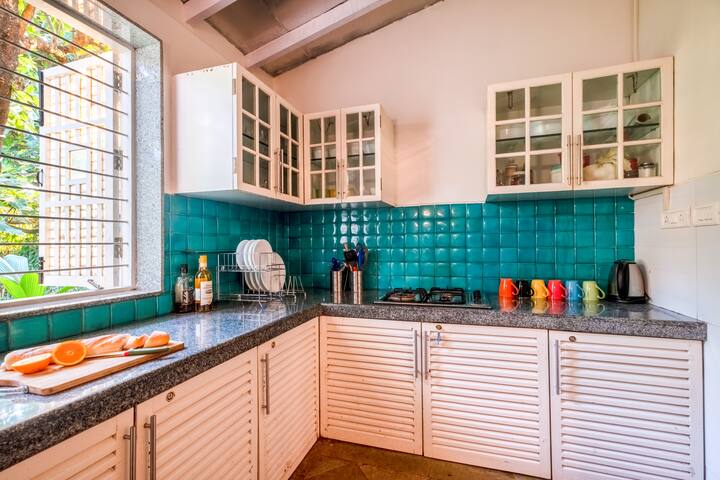 Full kitchen image 1