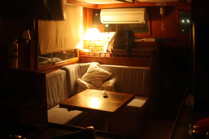 Dormir En Un Barco Con Encanto. Cangas. - Vigo