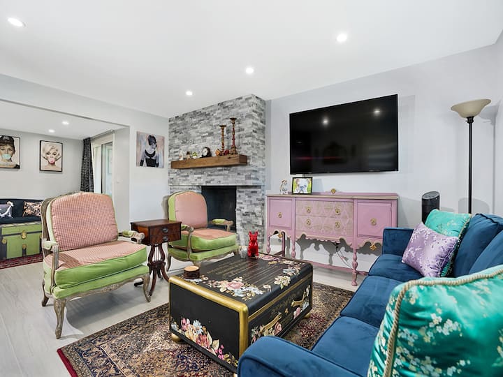 Sala de estar con televisión inteligente