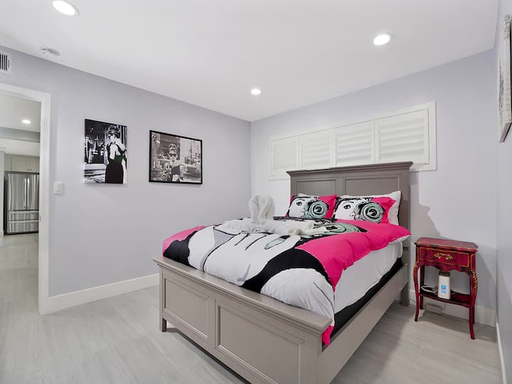 Cama tamaño Queen del segundo dormitorio
grande