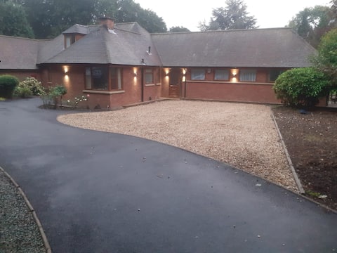 Top Airbnb: Woodland View - Exclusive and private bungalow in Rotherham