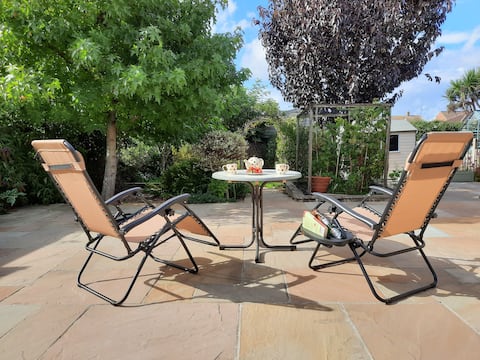Popular Airbnb listing: Beautiful Bungalow in Sunny Hunny in Hunstanton