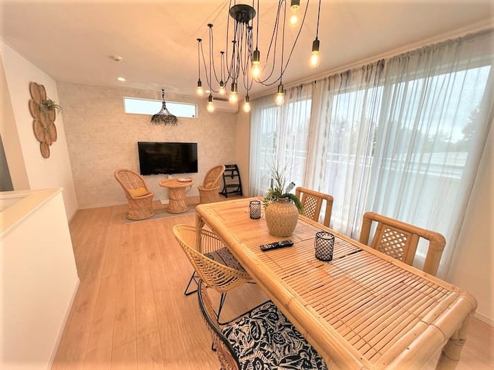 Autumn Okinawa, Denton and Modern!A 45-second walk to the sea!15 seconds on foot at the convenience store!Parking lot 3!The sea road is a 10-minute drive away!
