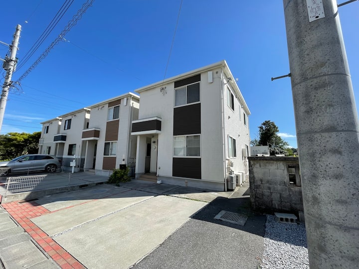 Autumn Okinawa, Denton and Modern!A 45-second walk to the sea!15 seconds on foot at the convenience store!Parking lot 3!The sea road is a 10-minute drive away!