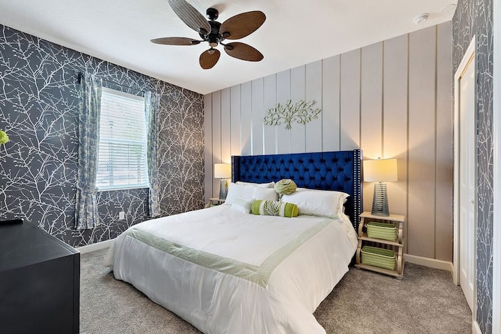 الغرفة الأولى - سرير بحجم كبير