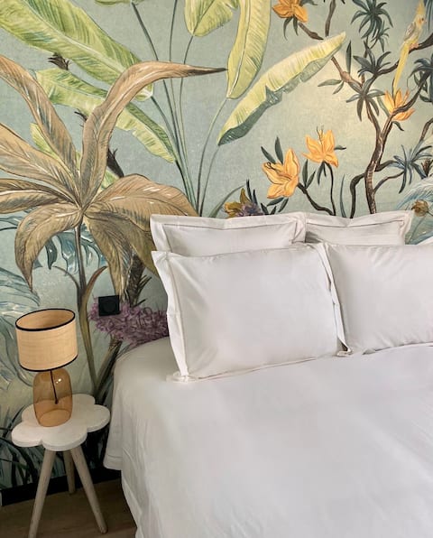 Popular Airbnb listing: The Hyphen: the Lenigo in Le Croisic
