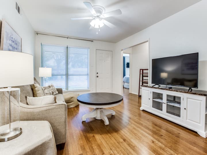 Cute 3/2/2 close to all major highways Houses for Rent in Richardson