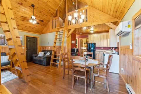 Cozy cabin on the water but close to everything!