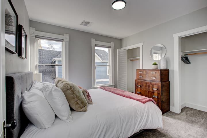 Spálňa na poschodí 2 - veľká manželská posteľ