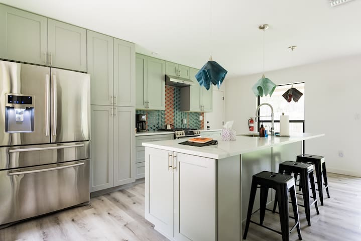 Mid-Century Modern Home with Open Kitchen