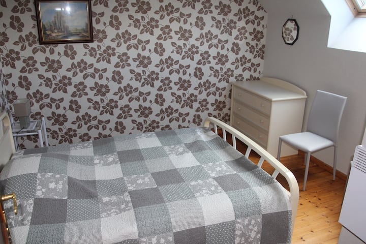 2 .ª Habitación doble (Vélux)