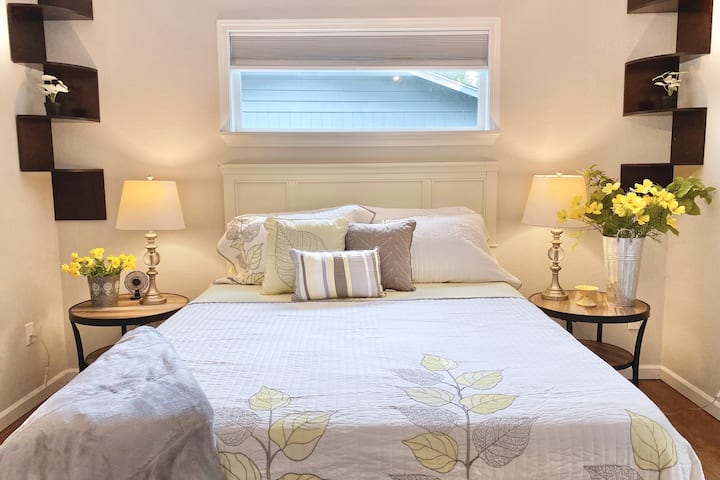 The cheery second upstairs bedroom has a brand new queen bed plus new bedding.  You'll also have a view of the birch trees while lying in bed!