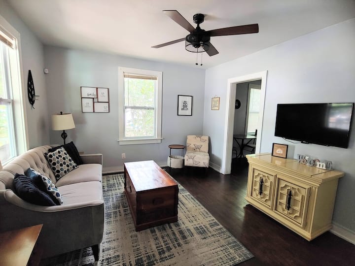 Central Location, Pet Friendly, Exceptional Value! - Warrington, FL