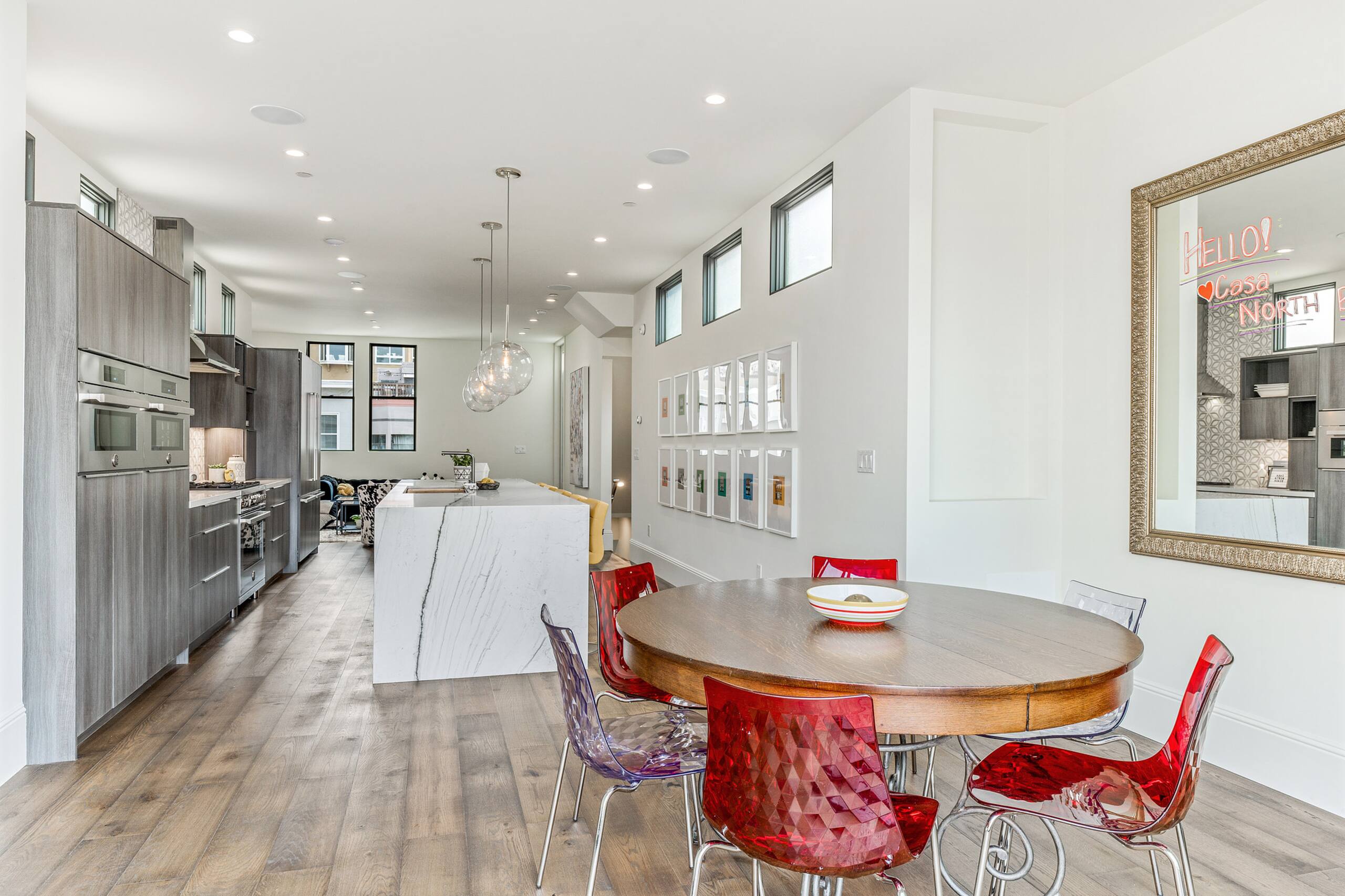 Home in San Francisco · ★4.95 · 2 bedrooms · 2 beds · 3.5 baths - Image 33