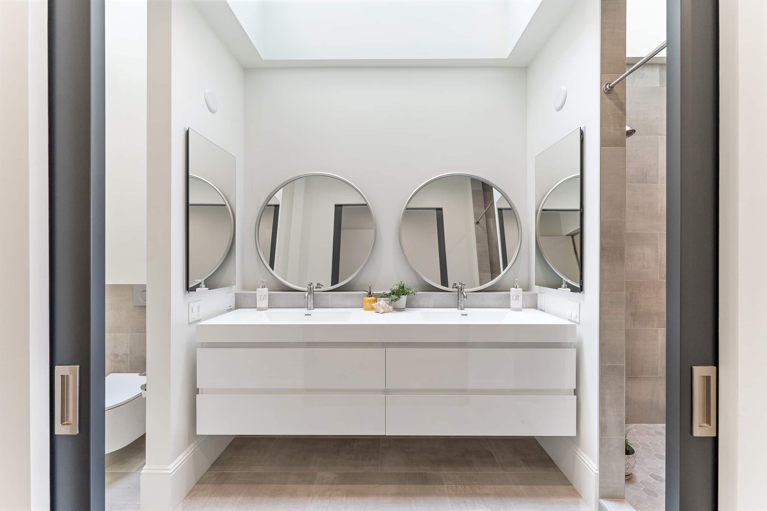 Home in San Francisco · ★4.95 · 2 bedrooms · 2 beds · 3.5 baths - Image 49
