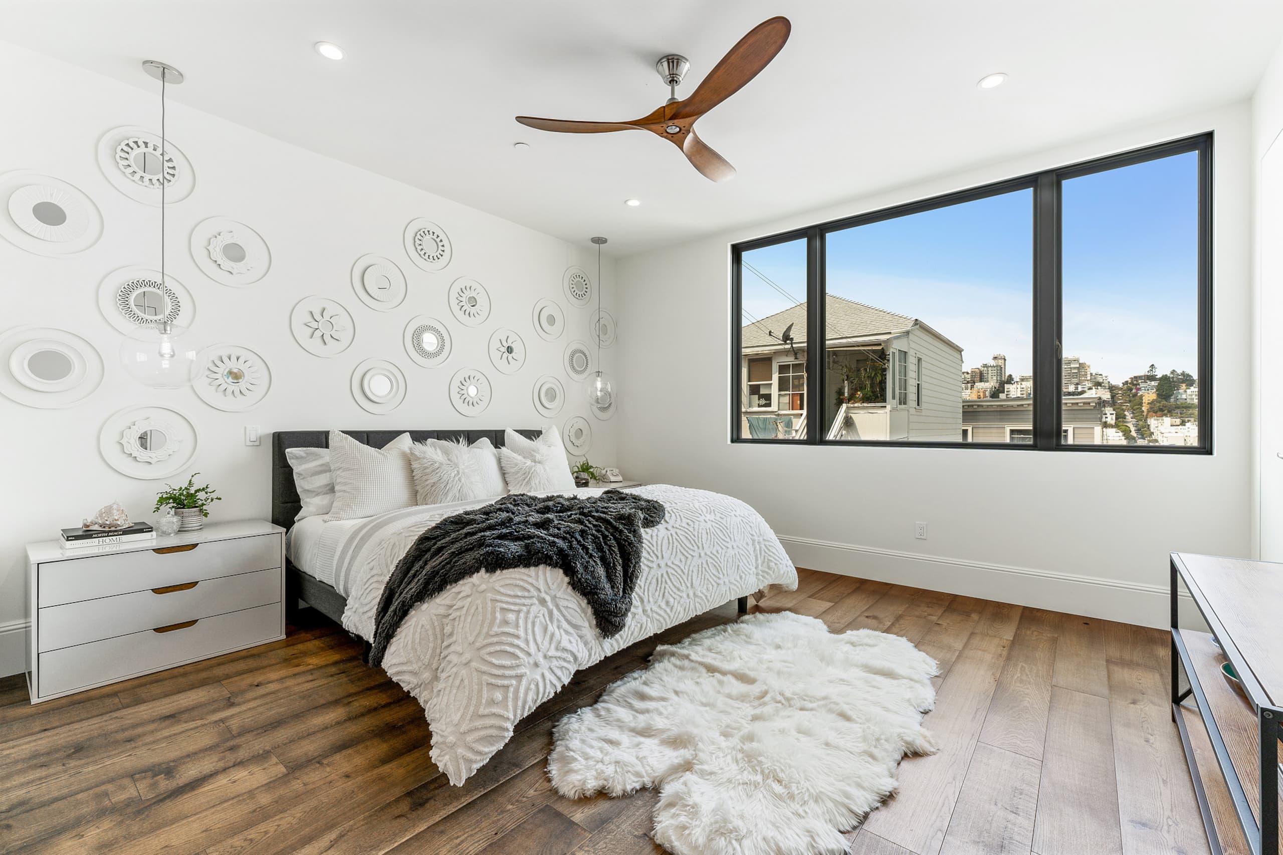Home in San Francisco · ★4.95 · 2 bedrooms · 2 beds · 3.5 baths - Image 38