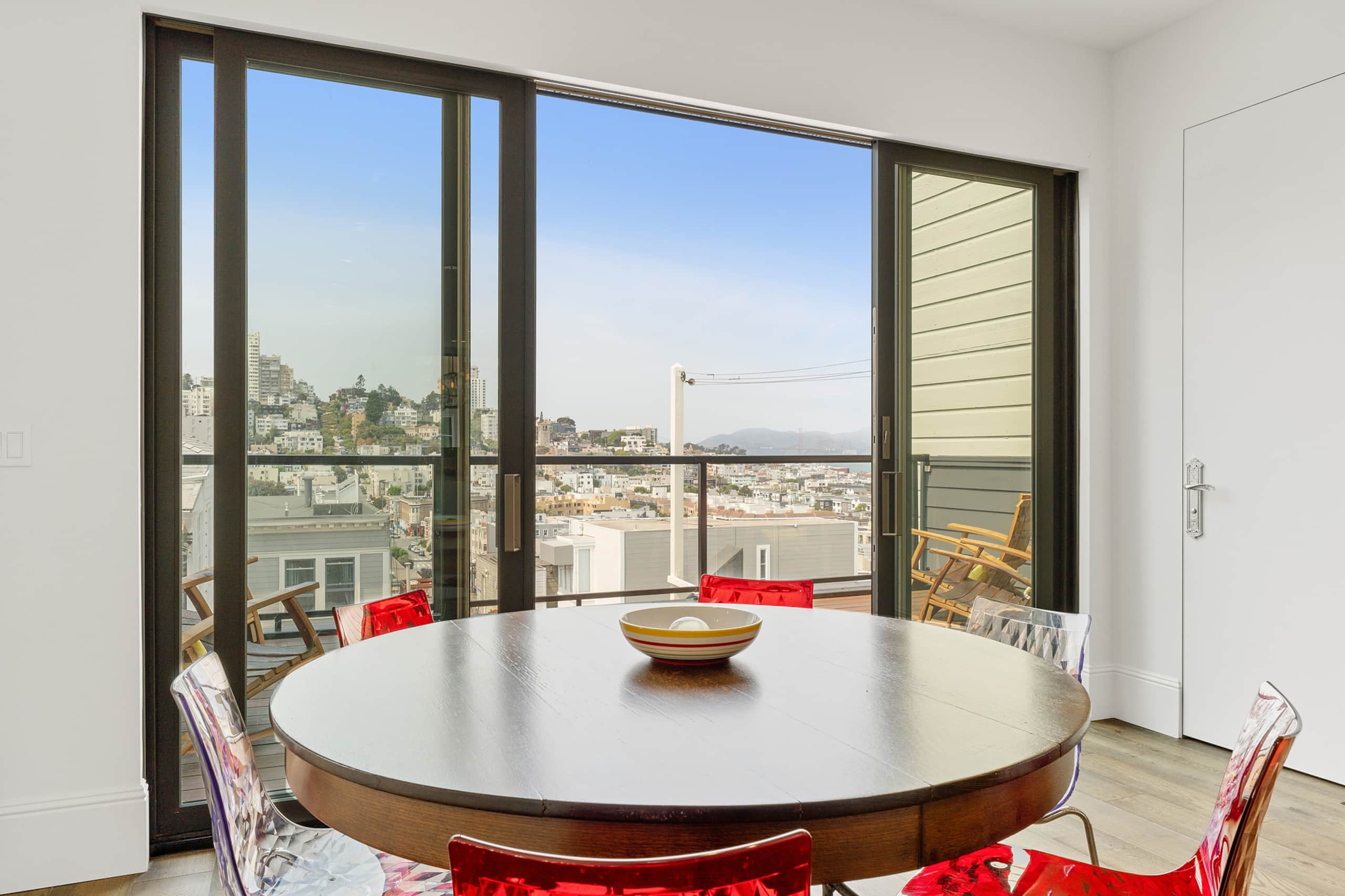 Home in San Francisco · ★4.95 · 2 bedrooms · 2 beds · 3.5 baths - Image 34