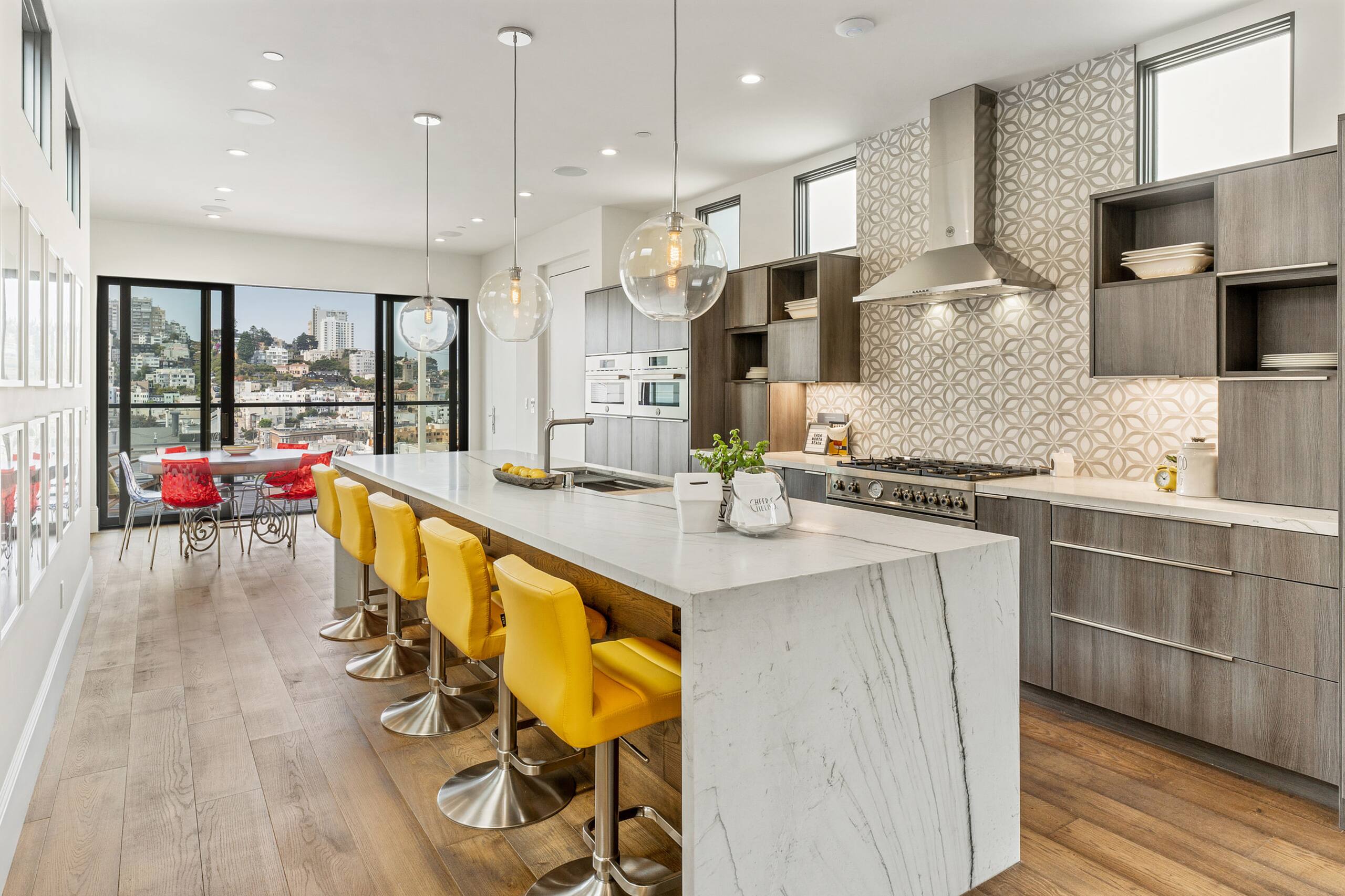 Home in San Francisco · ★4.95 · 2 bedrooms · 2 beds · 3.5 baths - Image 19