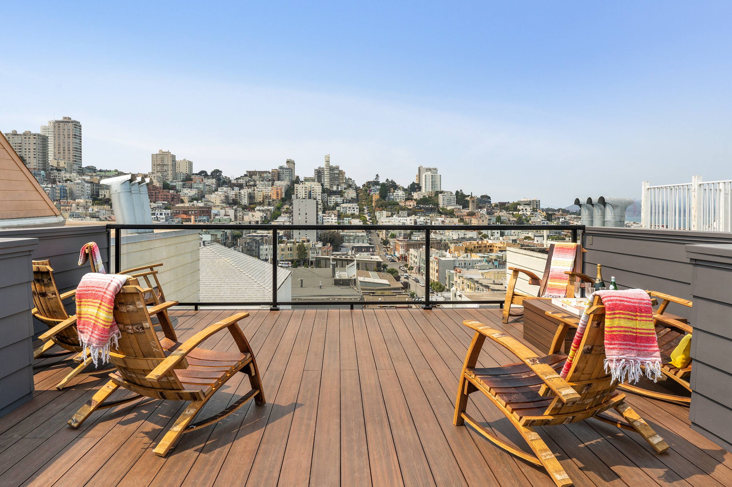 Home in San Francisco · ★4.95 · 2 bedrooms · 2 beds · 3.5 baths - Image 76