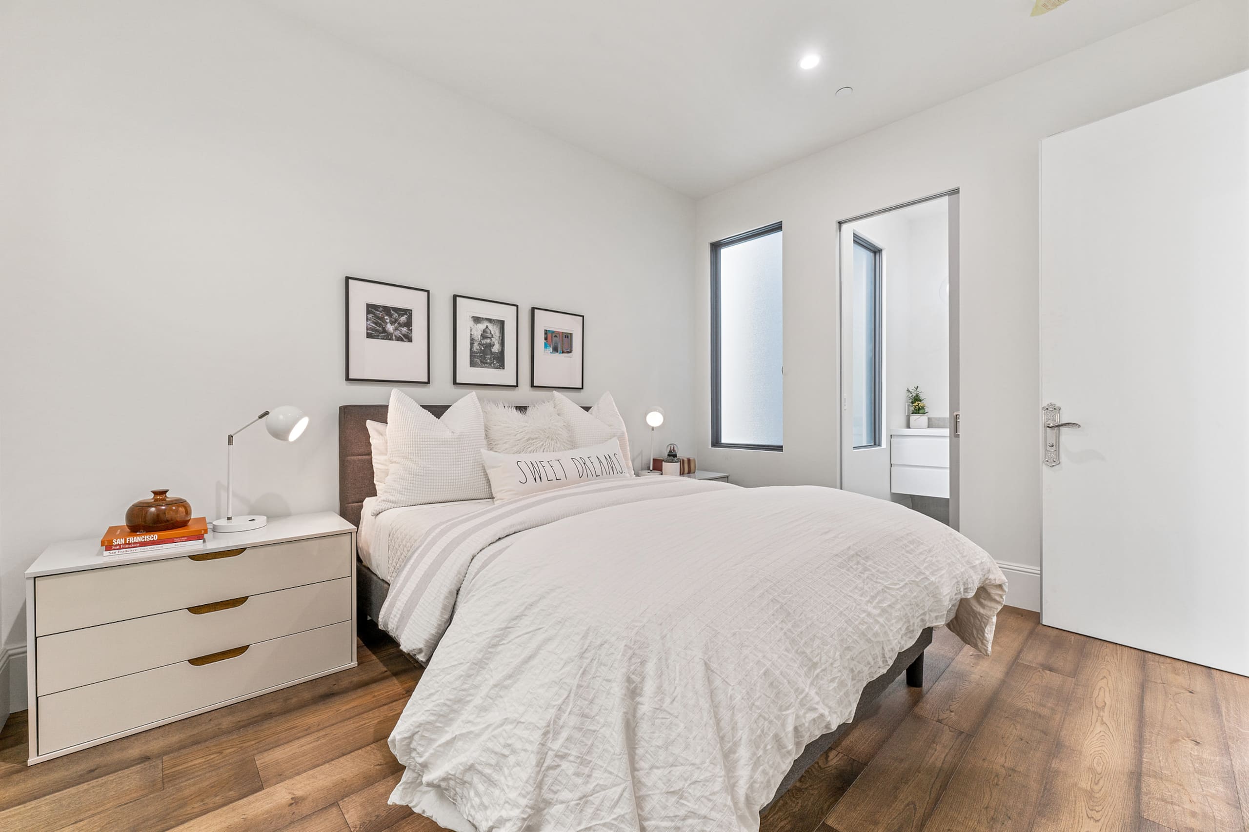 Home in San Francisco · ★4.95 · 2 bedrooms · 2 beds · 3.5 baths - Image 53